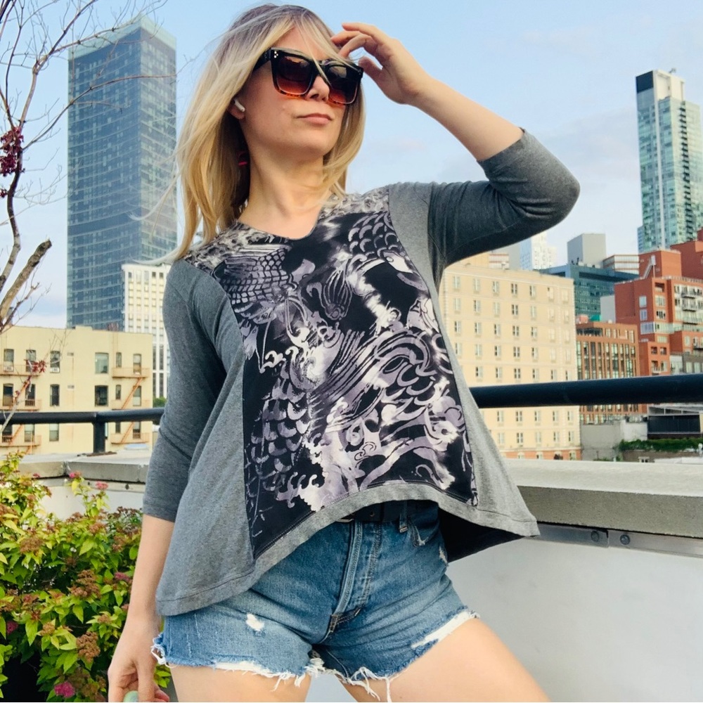 HARARI	Tops Silk Floral Abstract Tattoo Front V-Neck Stretch Gray Shirt Blouse